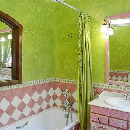 Sleeps 16 Pool Wifi
